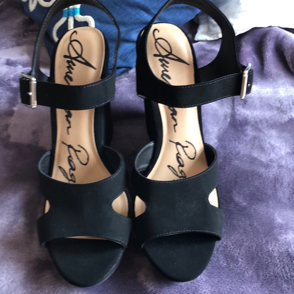 NWOT Black Wedge Sandals